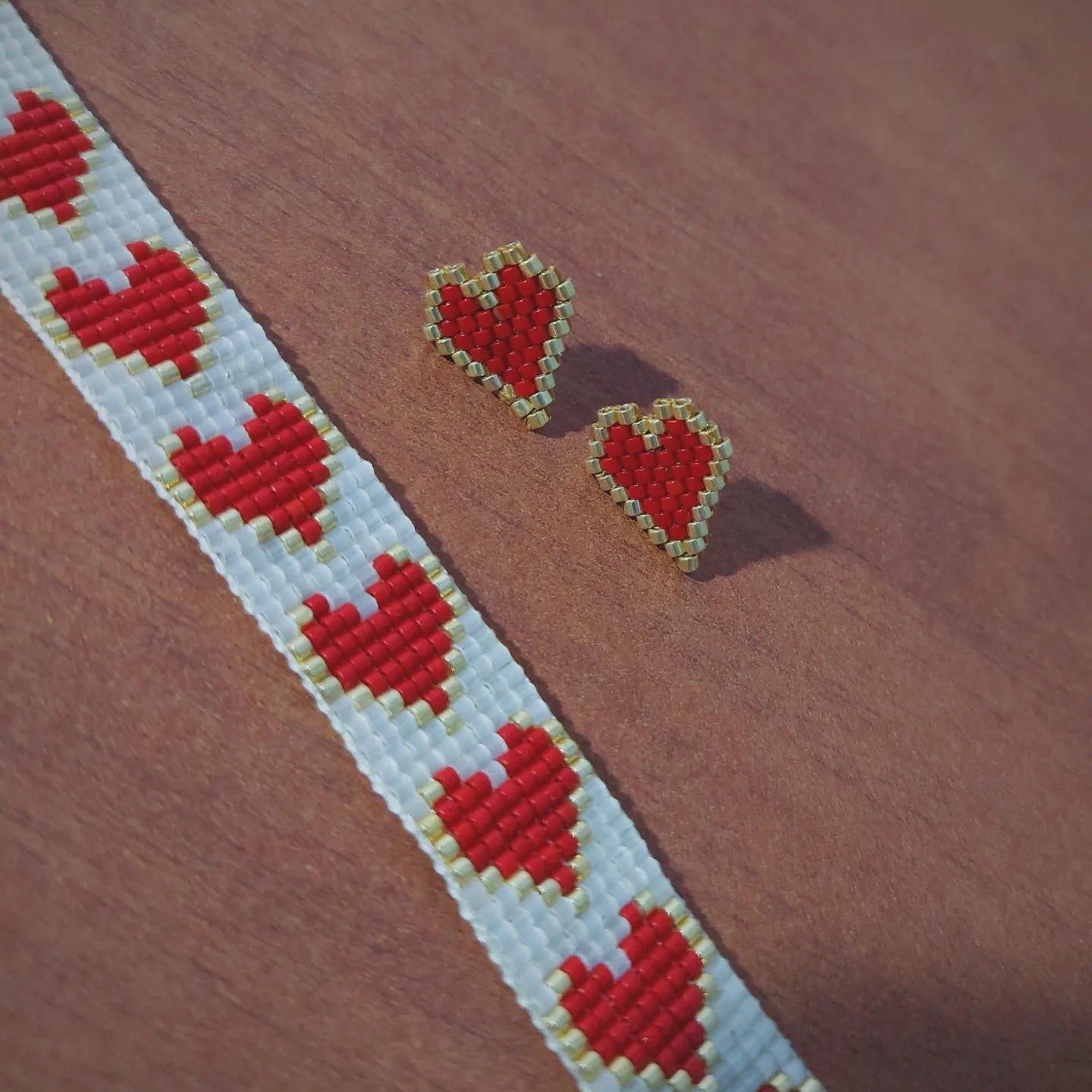 Set de aretes y pulseras Amori